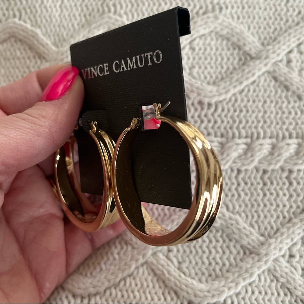 Vince Camuto Designer Gold Hoop Earrings Fashion Jewelry - Picture 7 of 8